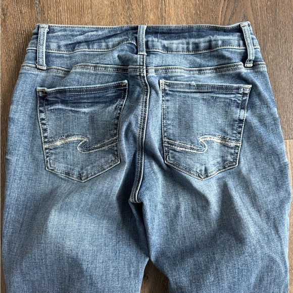 Silver Jeans. Raw hem, boyfriend style. Women’s size 27. Excellent condition. - Picture 7 of 7